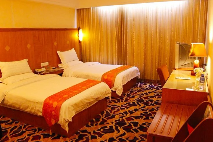 体育西路地铁哪个出口离广州柏悦酒店最近(广州地铁西朗a出口海之悦酒店)