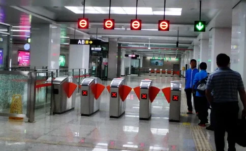 昆明地铁大学城南站最晚发车时间是22点我在21时55分还能进站吗(昆明大学城地铁首末班时间)2