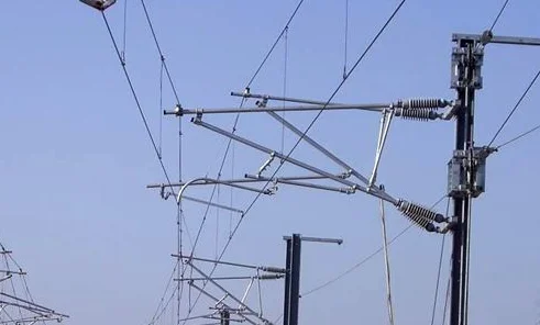 铁路钢轨上的这些符号表示什么意思（铁路上的吊弦）2