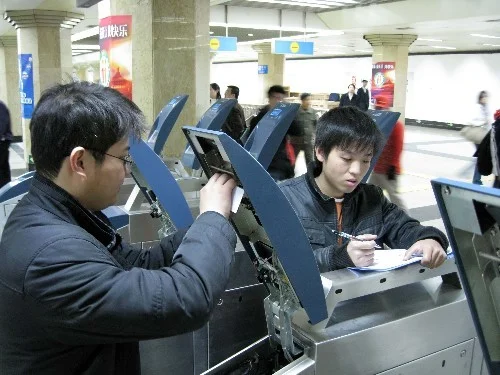 地铁坐过站了怎么补票(地铁站补卡)1