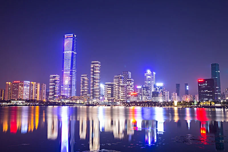 地铁站一直是网红摆拍的地方有哪些网红地铁站值得打卡游玩（深圳网红地铁站出口夜景）5