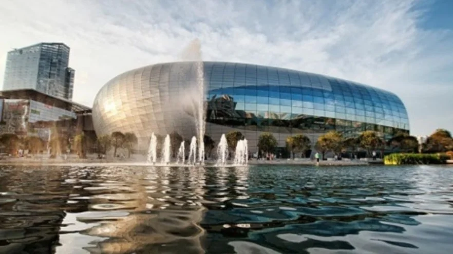 深圳地铁一安全员闻女乘客头发他们是男女朋友关系吗（深圳地铁情侣）2