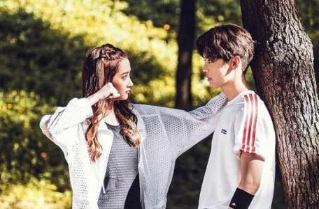 这个鹿晗下高铁跑到前面多少多少车厢的什么6分钟回来说什么小鹿快跑的是什么活动啊他为什么要跑（高铁偶遇鹿晗视频）