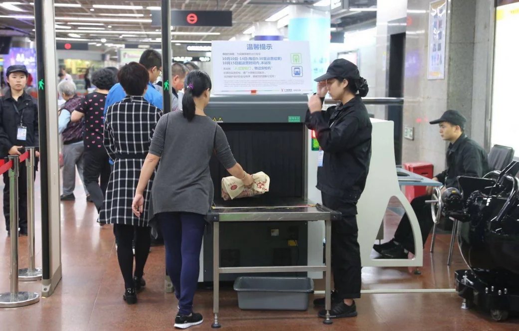 请问杭州地铁站有寄存行李的吗(求职带上行李到地铁出口)2