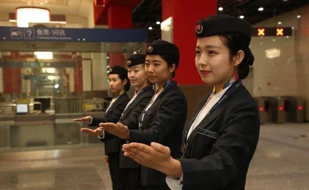 北京地铁工作人员工资是多少了（北京地铁售票员福利待遇）1