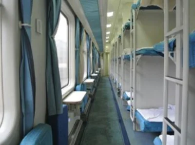 高铁列车座位下充电装置在什么地方（南京铁路插头）2