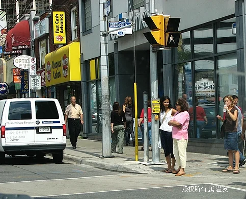 香港中环皇后大道中地铁口是（皇后地铁站）2