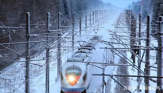 高铁动车上的电源插座怎么用啊（高铁被用电源）2