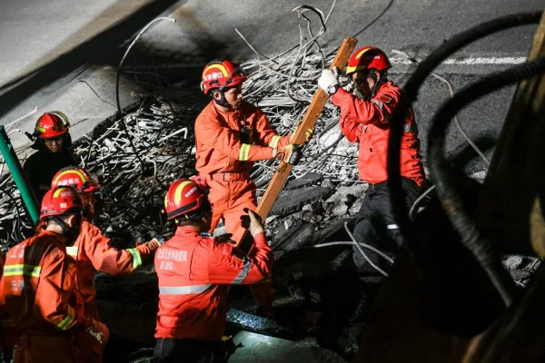 天津铁路桥坍塌事故已致八人死亡铁路桥坍塌的原因是什么(桥梁坍塌2011轨道交通桥上海)4