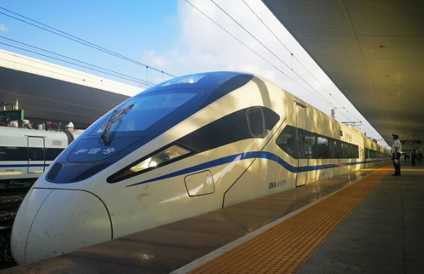 高铁上面驾的线是干嘛用的（高铁上电线）2