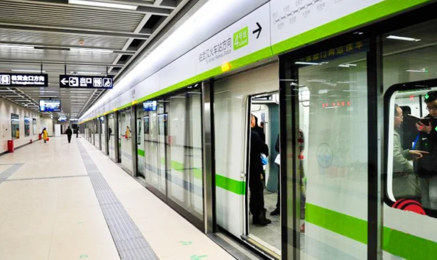 西安地铁1号线哪站离秦汉新城最近（西安地铁1号线无人给孕妇让座）2