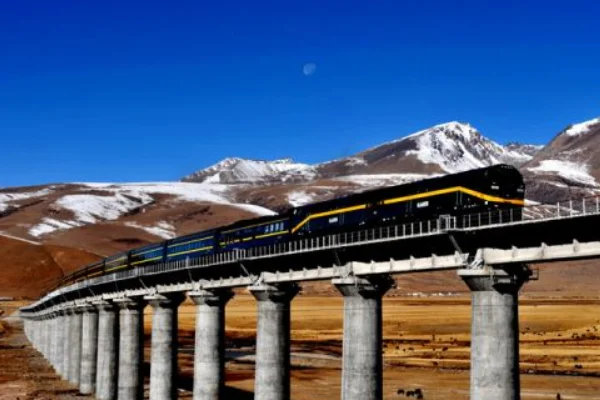 青藏铁路的行径路线（成都至格尔木铁路规划）