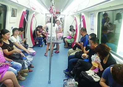 坐地铁为什么不能喝水(武汉地铁内能不能喝水)3