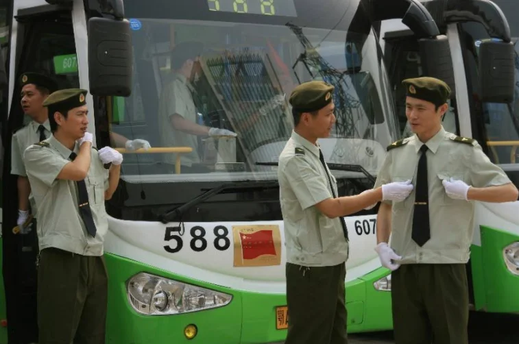 杭州地铁敬老卡使用时间是怎样的规定（现役军人乘杭州地铁）2