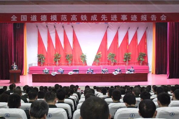 高速铁路的故事100字（高铁的故事）