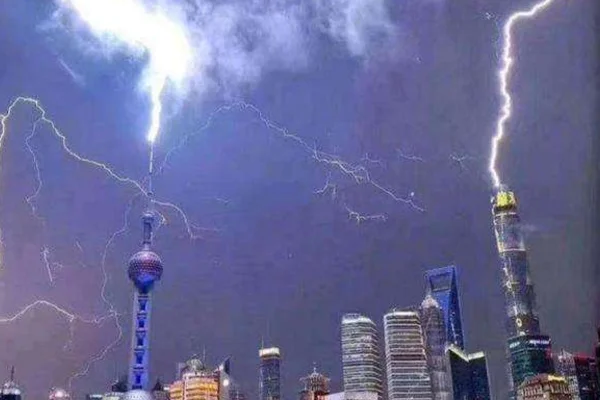 求一张完整无误上海地铁高清图😀（闪电击中上海地铁站）6