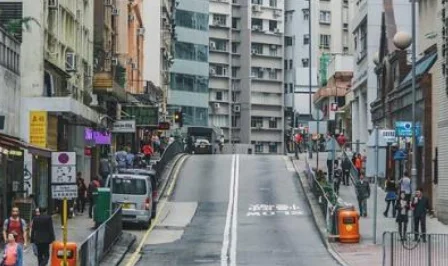 北京地铁11013号线附近出手柯南海报的店有哪些呢（元创方地铁站）2