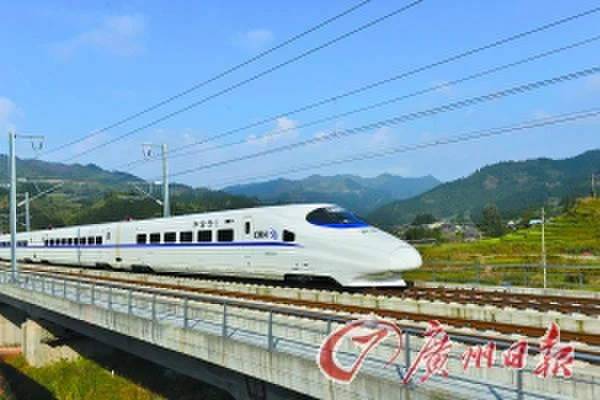 高铁为我们提供了优质的服务在乘坐高铁时我们应该如何做（中国高铁服务）2