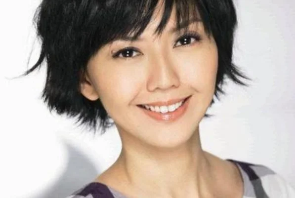 张艺兴在北京地铁被粉丝开玩笑是在录什么节目（地铁站热情的粉丝）