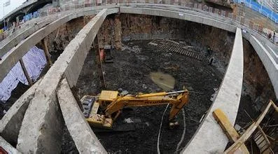 地铁车站基坑一般用什么方法进行加固（地铁站挡墙支撑）