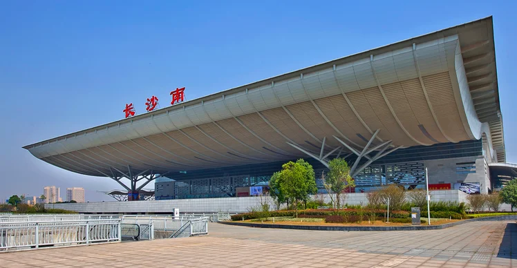 长沙有几个普通火车站有几个高铁站（湖南高铁点）