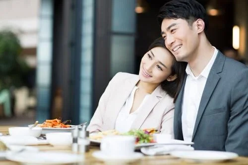 请问北京地铁站背景音乐有一首男女对唱的歌的歌名(北京地铁男女情侣)2