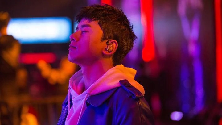 张杰好久回成都签售《穿越三部曲》（张杰现身成都地铁）