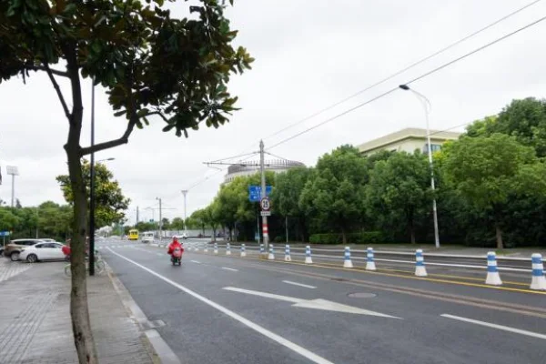 广兰路地铁站 附近有没有停车场啊最好是免费的啊（广兰路地铁站几号出口好停车场）