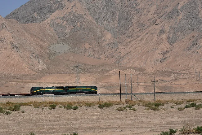 青藏铁路全长多少千米(青藏铁路全长多少公里)