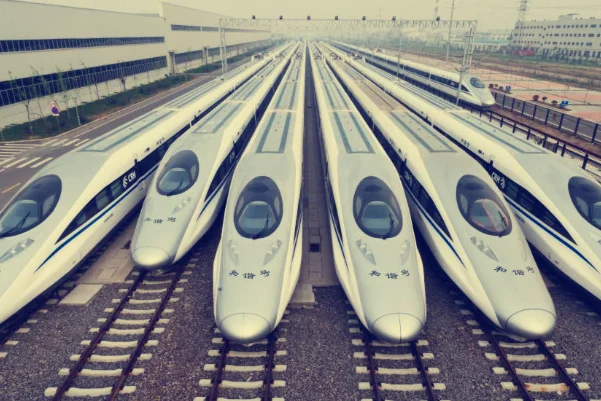 女生读高铁出来是干嘛的（高铁抱女孩）3