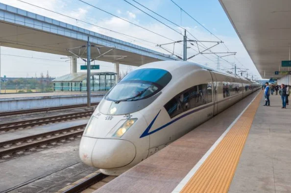 目前高铁运营时速最快的是哪个国家（各国高铁速度）