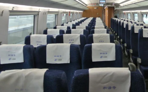 高铁第一排好像没有小桌板怎么办是右边第一排前面有两三米空隙 二等座（高铁没桌子）