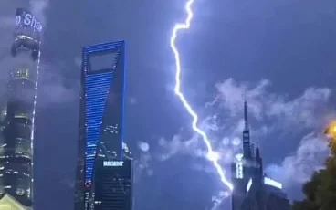 求一张完整无误上海地铁高清图😀（闪电击中上海地铁站）3