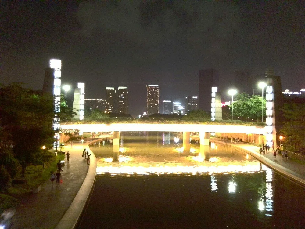 佛山地铁千灯湖站出口在哪里(千灯湖地铁站出口附近的公园)