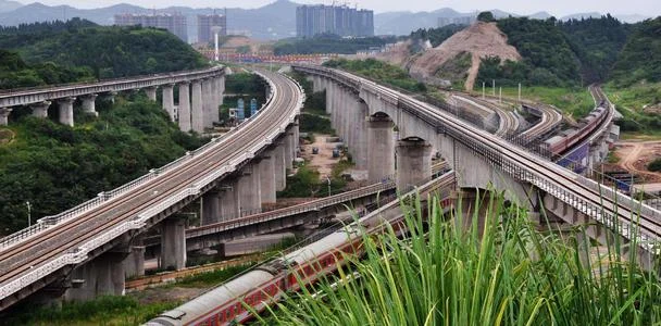 铁路铺轨方法（中国高铁铺轨）2