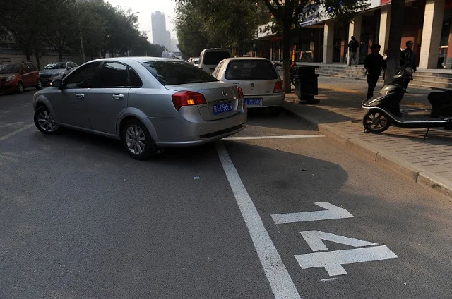 请问坑口地铁站（站内）停车方便吗怎么收费谢谢（黄金口地铁站停车位收费吗）