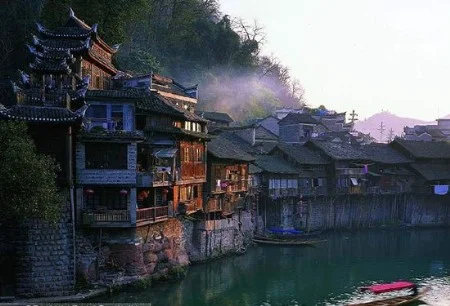 坐高铁去凤凰古城路线怎样走（凤凰市高铁）