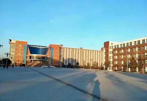 都说上完郑州轨道交通专业学校大部分都当分到高铁地铁上当乘服员了是不是真的（郑州大专轨道交通学校）