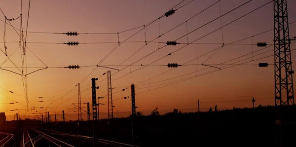 铁路上的电线杆那么多是干嘛呢(高铁电线杆)4