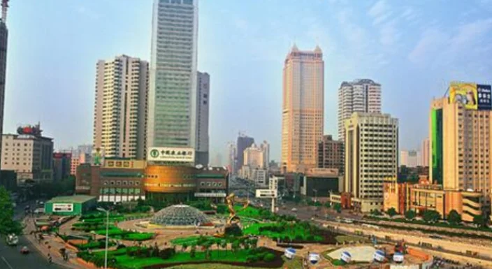 长沙到常德动车c8023次列车写的候车地点是锦泰广场城际长沙站是在哪上车锦泰广场进站还是老火车站（长沙地铁2号线锦泰广场转城际从哪个出口）