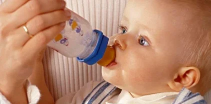 武汉地铁一女孩疑因坐错车踹母亲你觉得这事是谁的错（武汉地铁宝宝）5