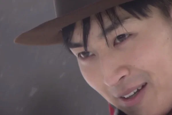 三个男人男扮女装在地铁里跳钢管舞真是什么人都有（深圳地铁三人男扮女装）3