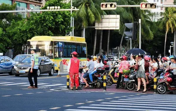 城市轨道交通中列车车门故障有哪些原因（城市轨道交通车辆轴承故障）