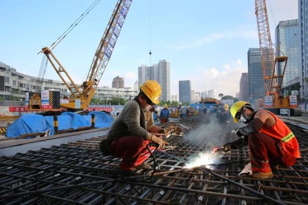 南京地铁4号线已经开建今天上网查地图发现四号线从我家小区思立园地底穿过非常担心会影响我家房子（南京地铁穿建筑物底部）