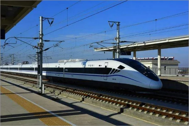 高铁上允许带瓶装白酒吗 最多可以带多少（高铁上能带酒）3