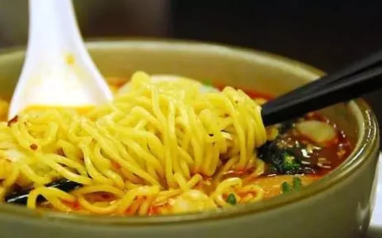 "为什么高铁上买不到方便面(高铁上有卖泡面的吗)3