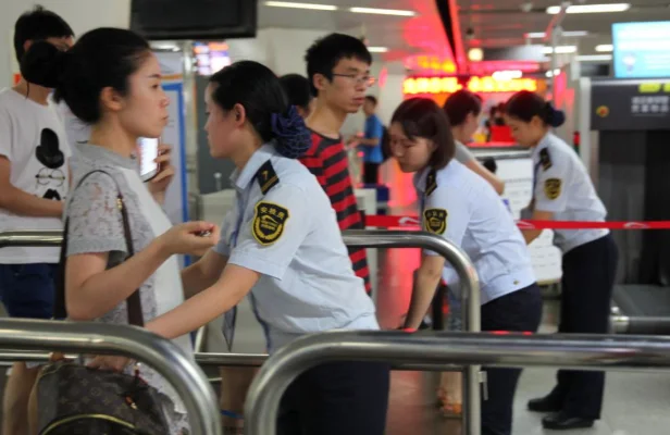 地铁骂人事件的最新进展怎么样了（地铁站怼人）2