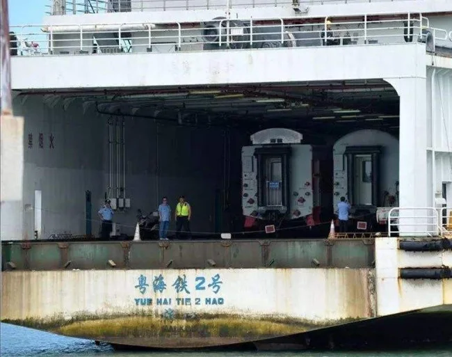 去海口的火车怎么过海（粤海铁路火车过海视频）