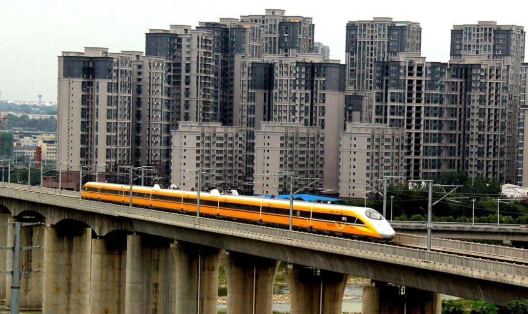 高铁附近多少米不能有建筑物（铁路小顶群）