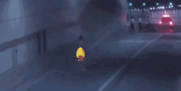 五年前南京地铁站内是不是发生了一男子将继母杀死的案件（南京一男子地铁站裸奔）